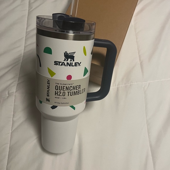 Stanley cup - Picture 1 of 3